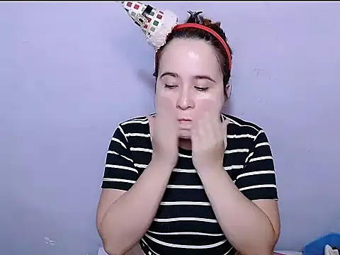 Snapshot of SubLayla01 chatting on 03/13/26, 05:52 SubLayla01 online show from 03/13/26, 05:52