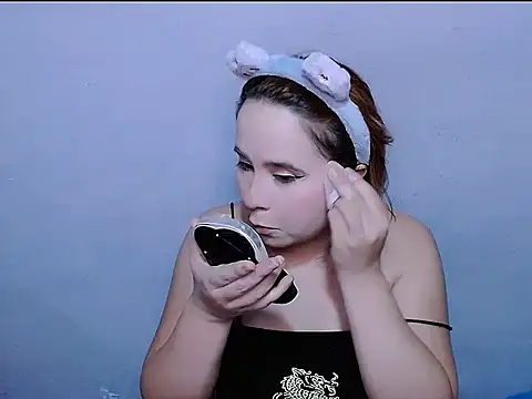 Snapshot of SubLayla01 chatting on 03/21/26, 06:00 SubLayla01 online show from 03/21/26, 06:00