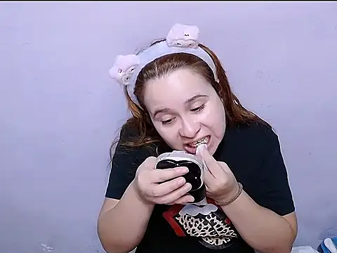 Snapshot of SubLayla01 chatting on 04/16/26, 08:09 SubLayla01 online show from 04/16/26, 08:09