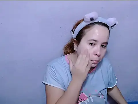 Snapshot of SubLayla01 chatting on 04/20/26, 11:24 SubLayla01 online show from 04/20/26, 11:24