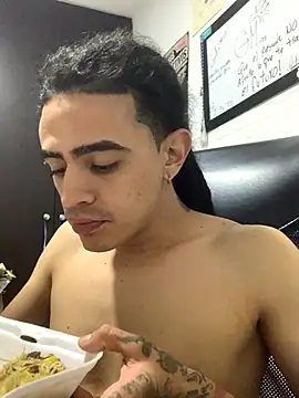 Snapshot of JovenDesobediente chatting on 10/14/25, 04:46 JovenDesobediente online show from 10/14/25, 04:46