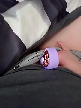 Snapshot of missthickness35_Pika chatting on 01/24/25, 05:32 missthickness35 Pika online show from 01/24/25, 05:32