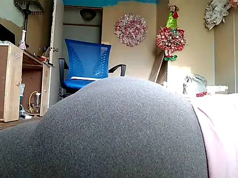 Snapshot of missthickness35_Pika chatting on 09/18/25, 01:24 missthickness35 Pika online show from 09/18/25, 01:24