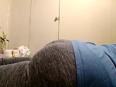 Snapshot of missthickness35_Pika chatting on 11/22/25, 03:22 missthickness35 Pika online show from 11/22/25, 03:22