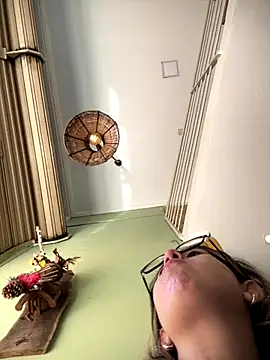 amooraaamoon online show from 10/17/25, 01:25