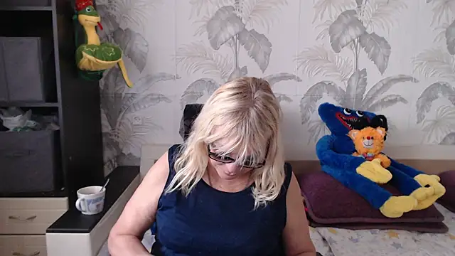 CamDiva113 online show from 03/20/25, 08:42