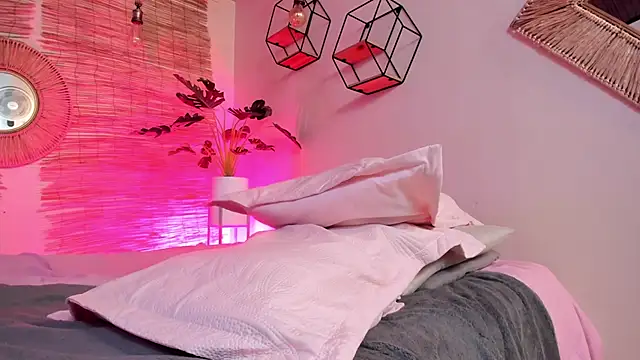 April bowie online show from 01/25/25, 06:35