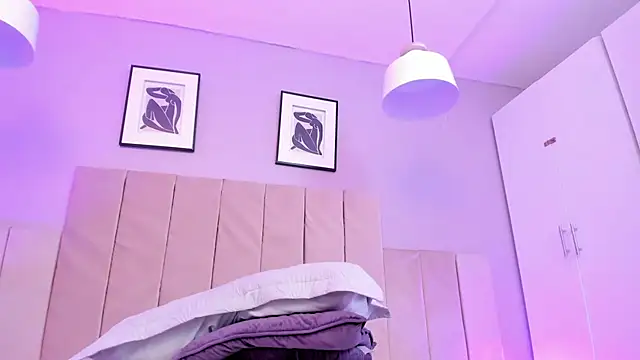 April bowie online show from 02/06/25, 03:09