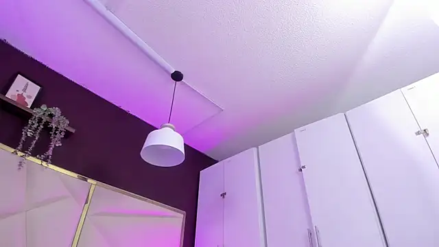 April bowie online show from 10/16/25, 11:11