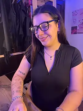 Snapshot of agoosvokk chatting on 10/01/25, 01:22 agoosvokk online show from 10/01/25, 01:22