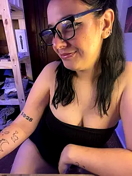 Snapshot of agoosvokk chatting on 11/28/25, 12:13 agoosvokk online show from 11/28/25, 12:13