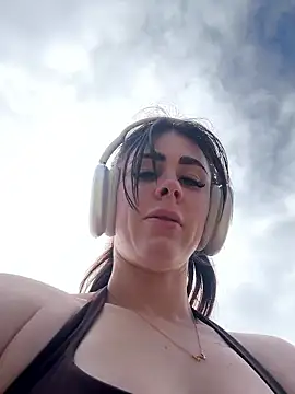 Snapshot of aus_queen chatting on 11/09/25, 02:10 aus queen online show from 11/09/25, 02:10