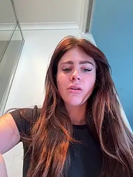 Snapshot of aus_queen chatting on 12/02/25, 11:00 aus queen online show from 12/02/25, 11:00