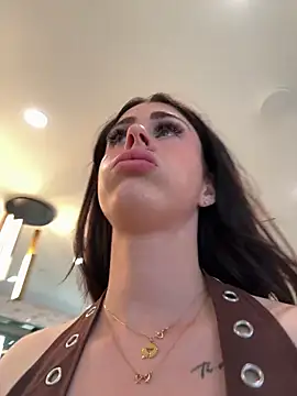 aus queen online show from 02/24/26, 10:52