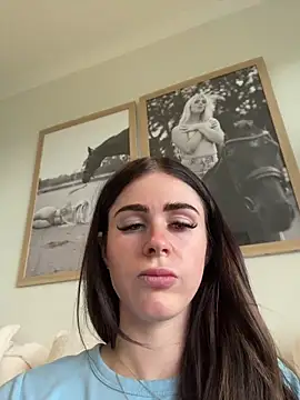 Snapshot of aus_queen chatting on 03/26/26, 10:37 aus queen online show from 03/26/26, 10:37