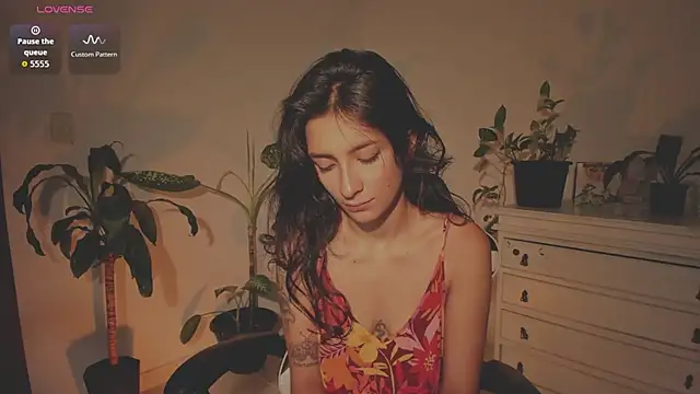 Snapshot of isabelin19 chatting on 09/18/25, 03:58 isabelin19 online show from 09/18/25, 03:58