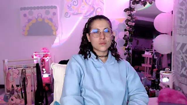 Snapshot of Hellen_dumont chatting on 04/21/26, 02:15 Hellen dumont online show from 04/21/26, 02:15