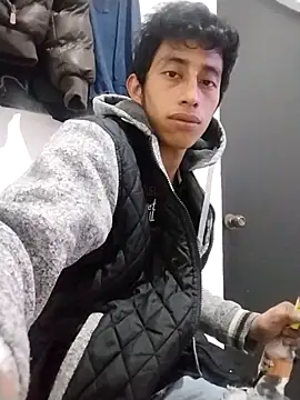 Snapshot of Flaquito_pitudo chatting on 12/15/24, 05:23 Flaquito pitudo online show from 12/15/24, 05:23