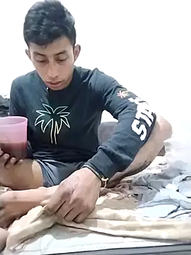 Snapshot of Flaquito_pitudo chatting on 12/18/24, 06:32 Flaquito pitudo online show from 12/18/24, 06:32