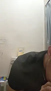 Snapshot of Flaquito_pitudo chatting on 11/24/25, 04:45 Flaquito pitudo online show from 11/24/25, 04:45