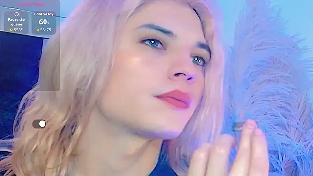 Snapshot of honey_skin chatting on 03/13/26, 02:40 honey skin online show from 03/13/26, 02:40