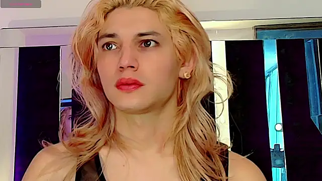 Snapshot of honey_skin chatting on 03/16/26, 05:17 honey skin online show from 03/16/26, 05:17