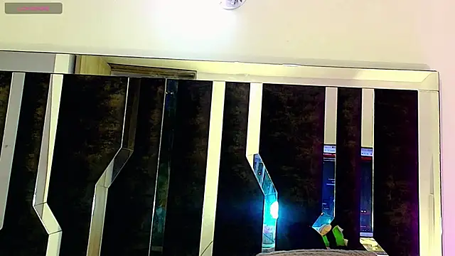 Snapshot of honey_skin chatting on 03/29/26, 06:57 honey skin online show from 03/29/26, 06:57