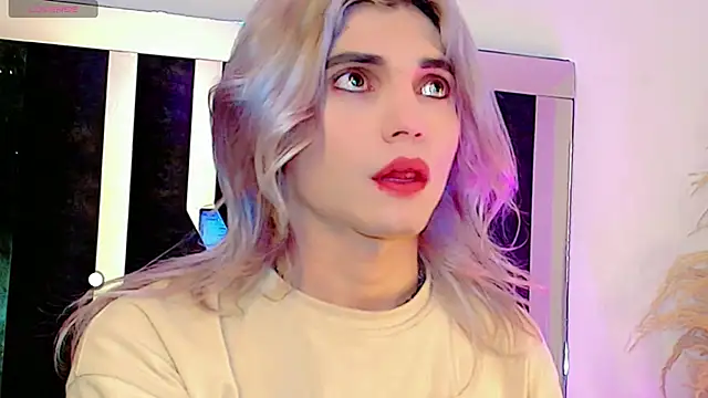 Snapshot of honey_skin chatting on 04/10/26, 10:31 honey skin online show from 04/10/26, 10:31