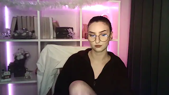 Snapshot of X_Alisa chatting on 12/18/25, 07:31 X Alisa online show from 12/18/25, 07:31