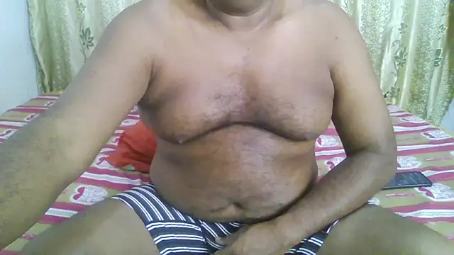 Snapshot of Beargryzzly chatting on 12/14/24, 10:02 Beargryzzly online show from 12/14/24, 10:02