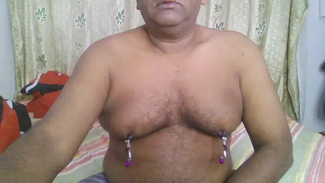 Snapshot of Beargryzzly chatting on 12/22/24, 03:22 Beargryzzly online show from 12/22/24, 03:22