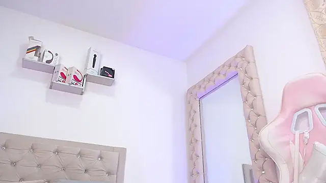 lorennahernandez01 online show from 01/10/25, 12:36