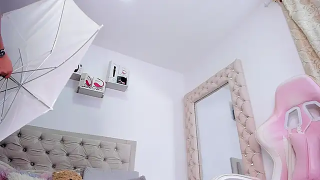 lorennahernandez01 online show from 02/08/25, 09:13