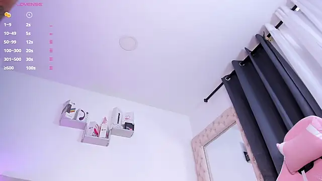 lorennahernandez01 online show from 10/07/25, 11:40