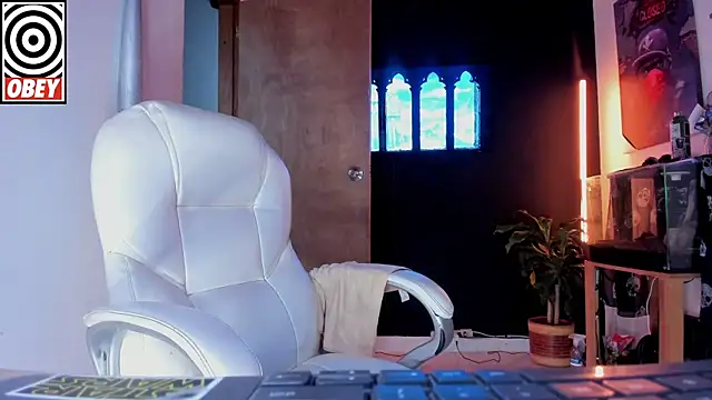 kingbear777 online show from 12/01/25, 04:06