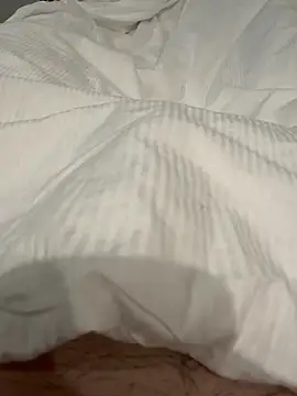 Snapshot of henes188 chatting on 10/26/25, 07:47 henes188 online show from 10/26/25, 07:47