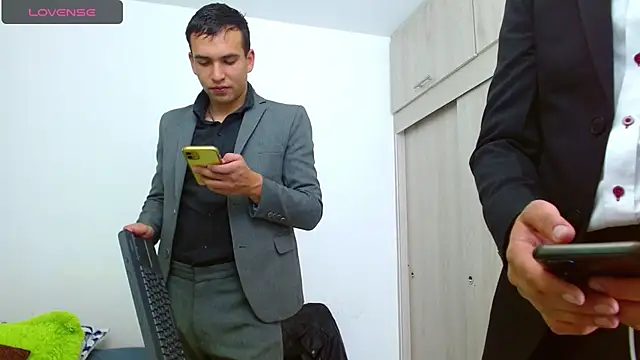 Snapshot of dorian_h_ chatting on 03/23/25, 01:20 dorian h  online show from 03/23/25, 01:20