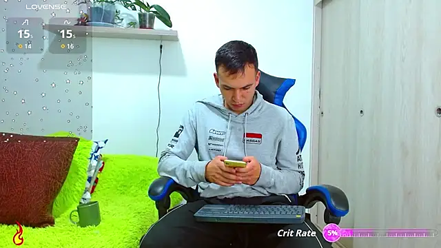 Snapshot of dorian_h_ chatting on 09/12/25, 11:37 dorian h  online show from 09/12/25, 11:37