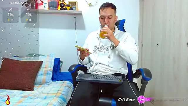 Snapshot of dorian_h_ chatting on 10/16/25, 12:44 dorian h  online show from 10/16/25, 12:44