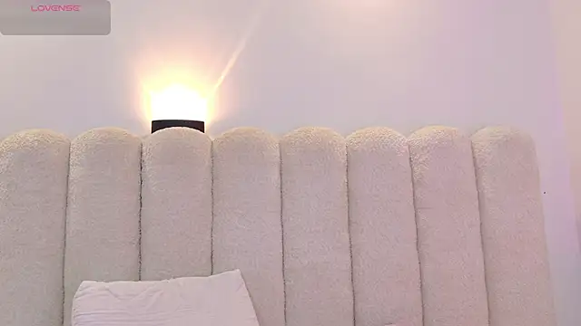 Snapshot of Mia_rom11 chatting on 11/15/25, 12:02 Mia rom11 online show from 11/15/25, 12:02