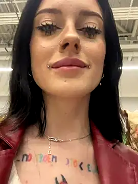 Snapshot of Melissa_crazy chatting on 12/04/24, 06:28 Melissa crazy online show from 12/04/24, 06:28