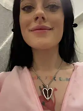 Snapshot of Melissa_crazy chatting on 12/22/24, 06:15 Melissa crazy online show from 12/22/24, 06:15