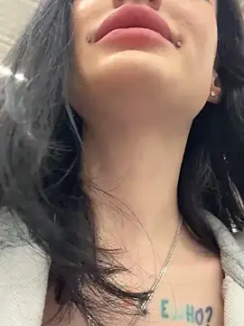 Melissa crazy online show from 10/28/25, 03:36