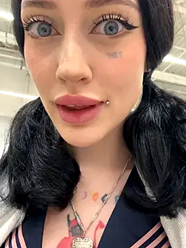 Snapshot of Melissa_crazy chatting on 10/31/25, 03:46 Melissa crazy online show from 10/31/25, 03:46