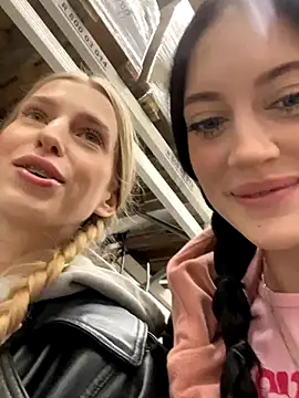 Snapshot of Melissa_crazy chatting on 11/18/25, 03:38 Melissa crazy online show from 11/18/25, 03:38