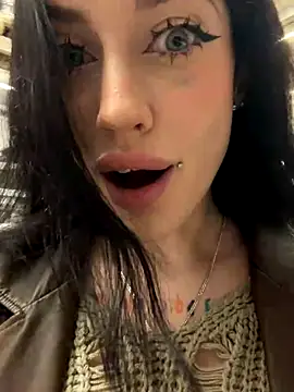 Snapshot of Melissa_crazy chatting on 11/29/25, 04:10 Melissa crazy online show from 11/29/25, 04:10