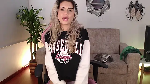 Snapshot of Mayli-x chatting on 02/11/25, 04:44 Mayli-x online show from 02/11/25, 04:44