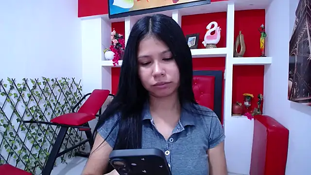 Letty Plugxo online show from 12/02/25, 12:21