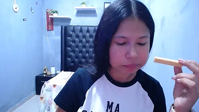 Letty Plugxo online show from 04/17/26, 01:25