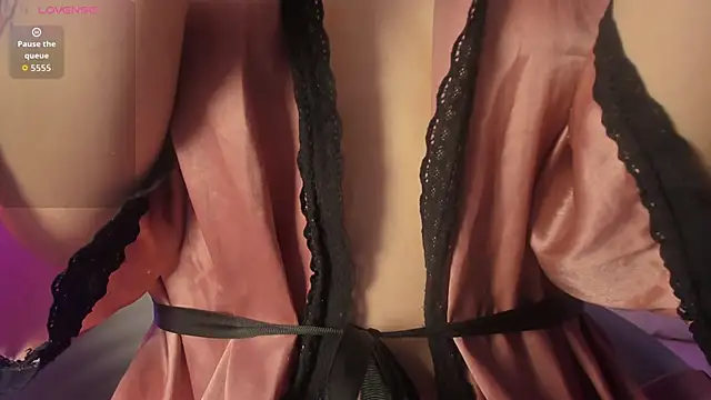 ScarletGV online show from 11/10/25, 09:14